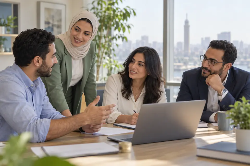 صورة توضيحية مولدة لفريق عمل بيتناقش في مكتب حديث